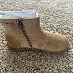 Size 37 melrose shearling Birkenstock boots